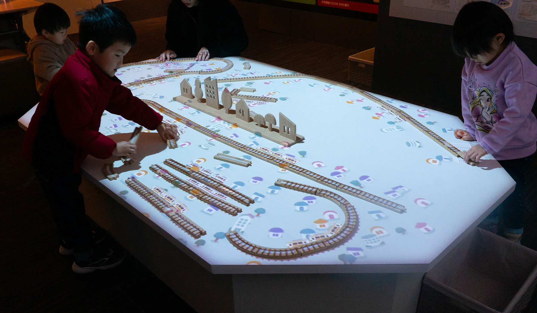 写真:しのざき文化プラザ レールで彩るえどがわ区