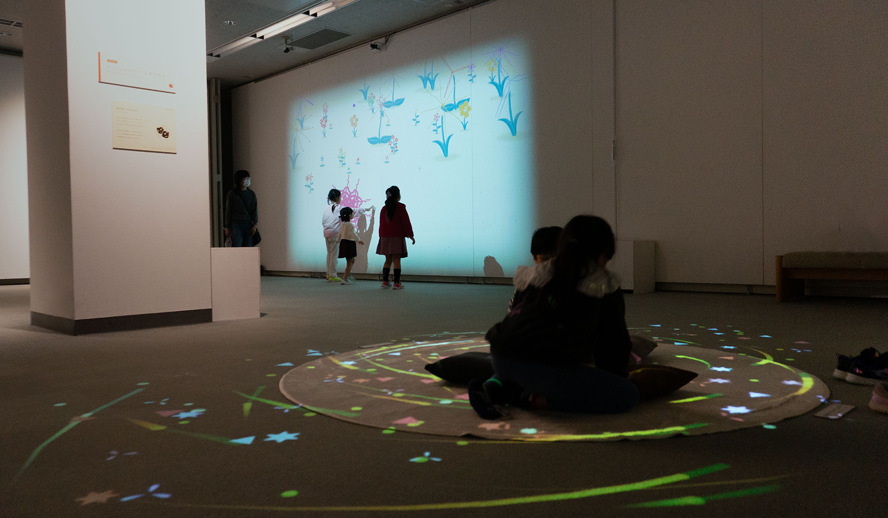 写真:mimi Actionと展示室内 奈良市美術館