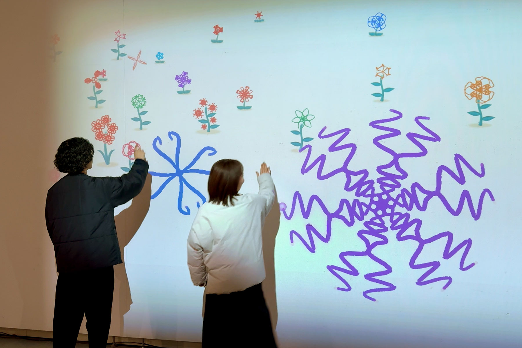 写真:ユビサキに咲く 奈良市美術館