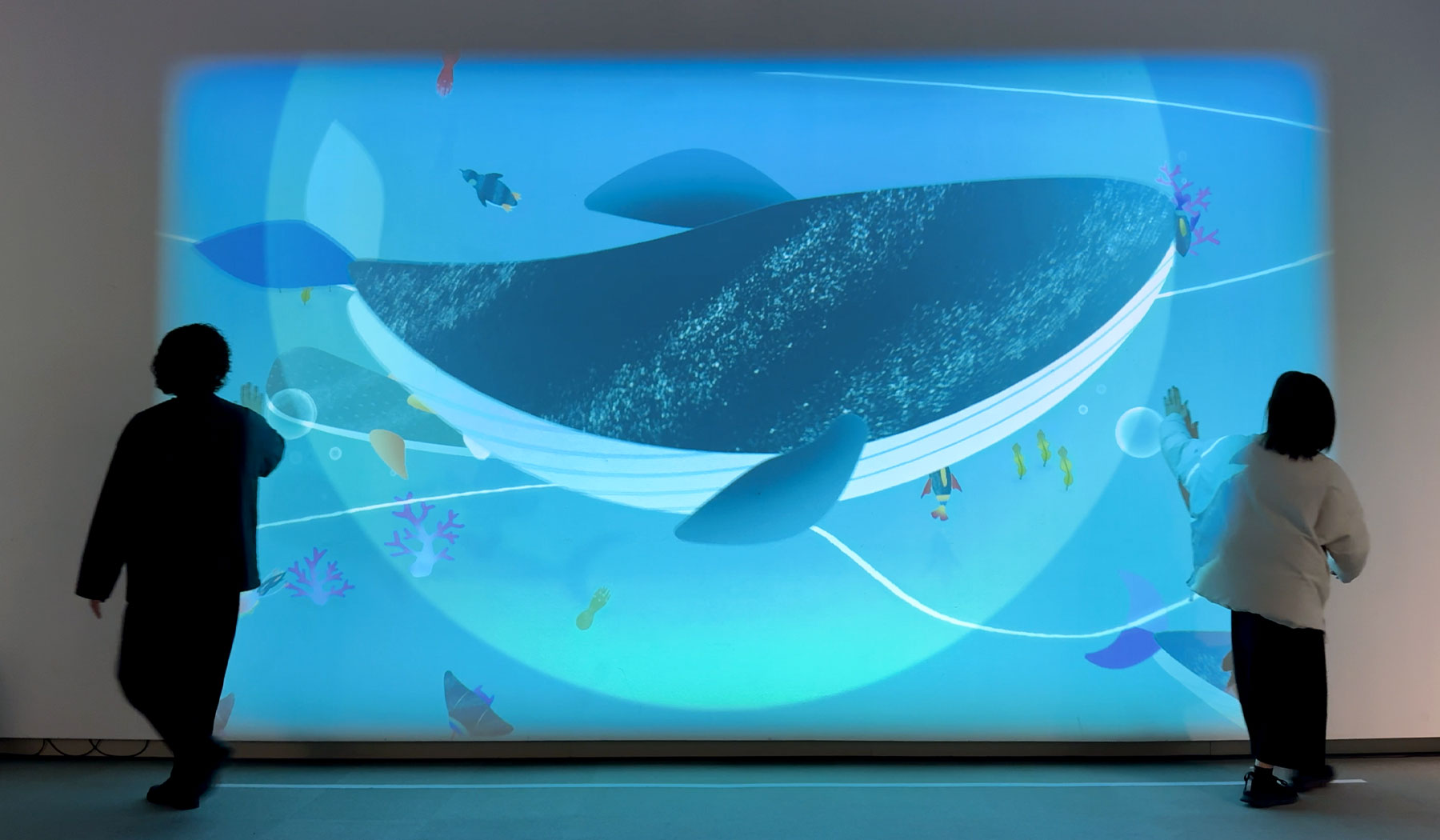 写真:テトテ遊泳 奈良市美術館